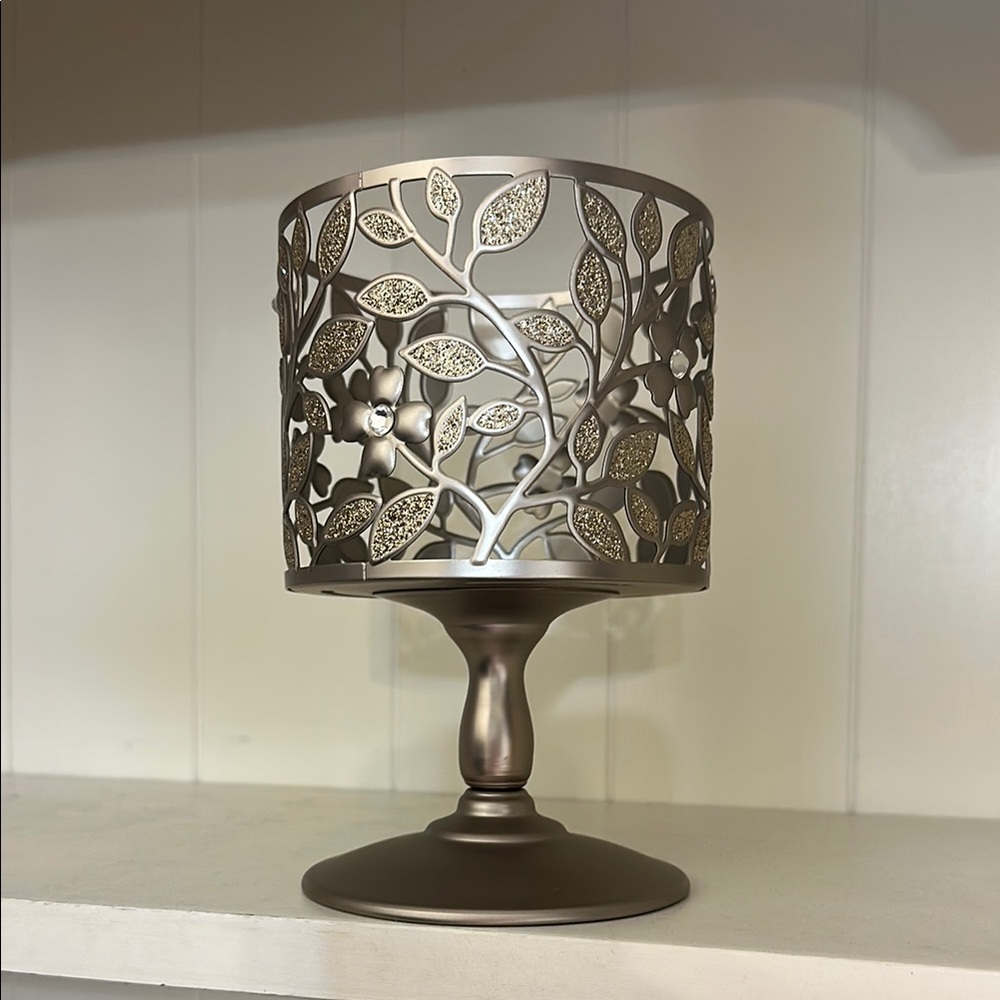 Bath and Body Works Dogwood Pedestal 3 Wick Candle Sleeve Holder